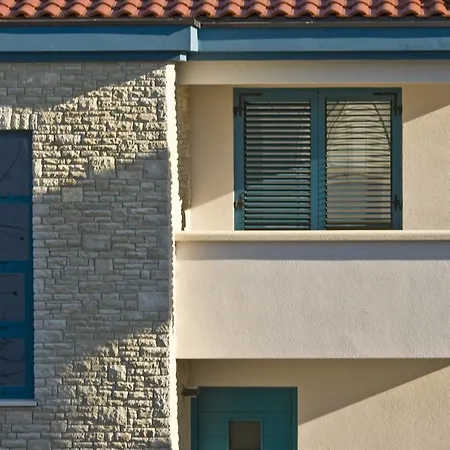 Apartment And Dama *