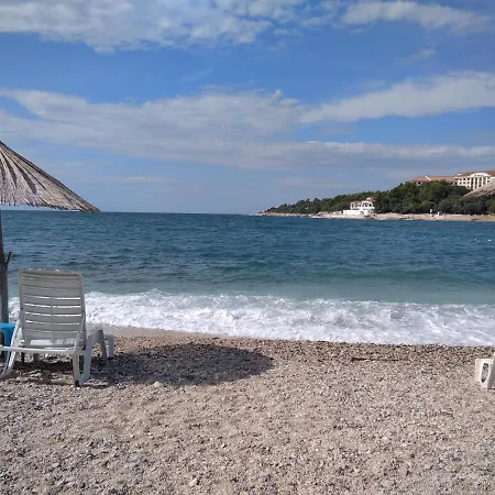 Апартаменти And Dama Пула