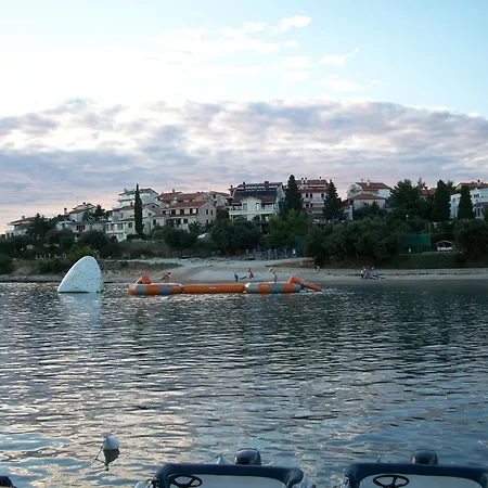 Апартаменти And Dama *