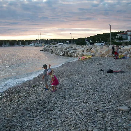 Апартаменти And Dama *