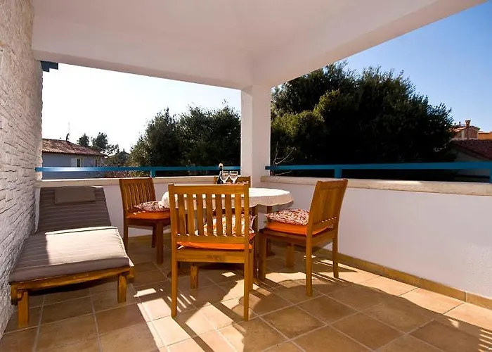 And Dama Apartment *